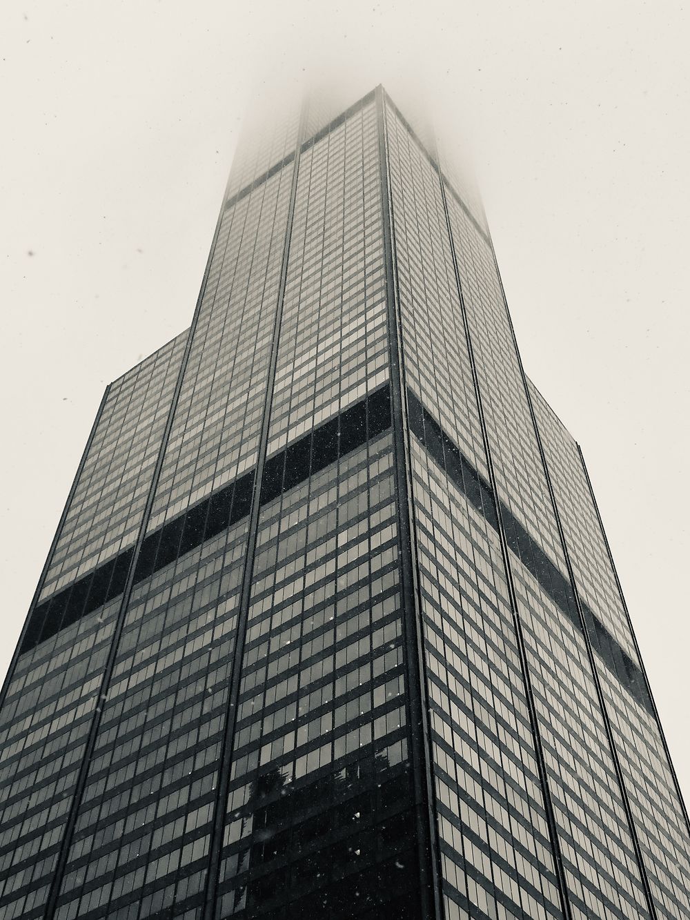 Willis Tower dans la brume et sous la neige