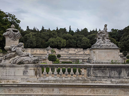 Superbes statues, Jardins de la Fontaine - Nîmes