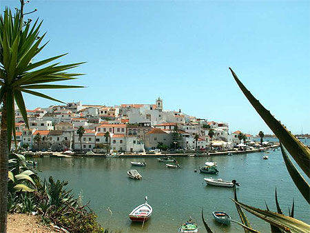 Joli village de pêcheurs à Ferragudo (Algarve)