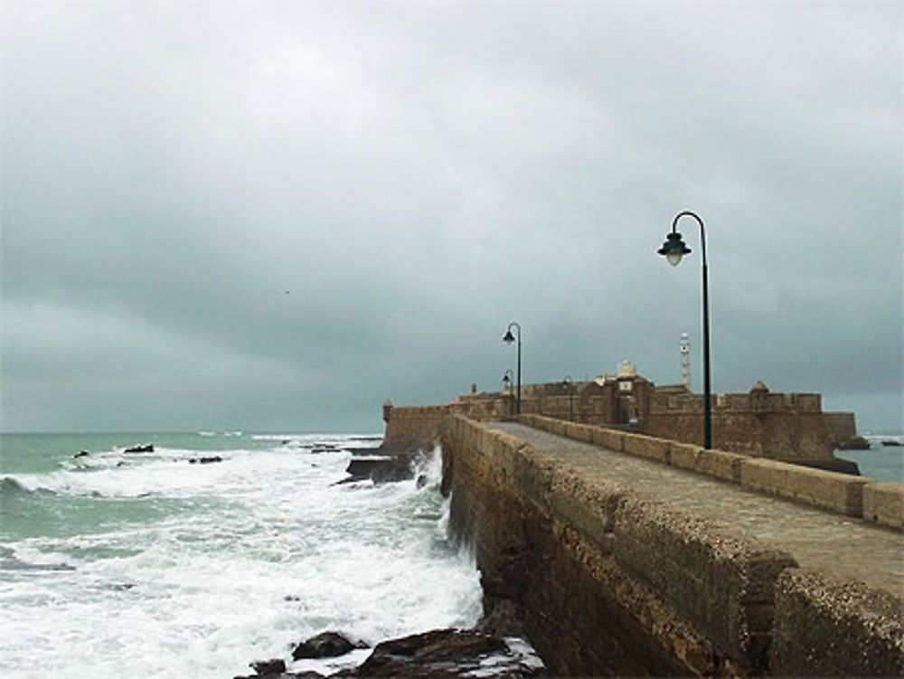 Déferlantes sur la jetée du fort