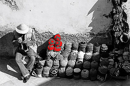 Vendeur de bonnets à Essaouira