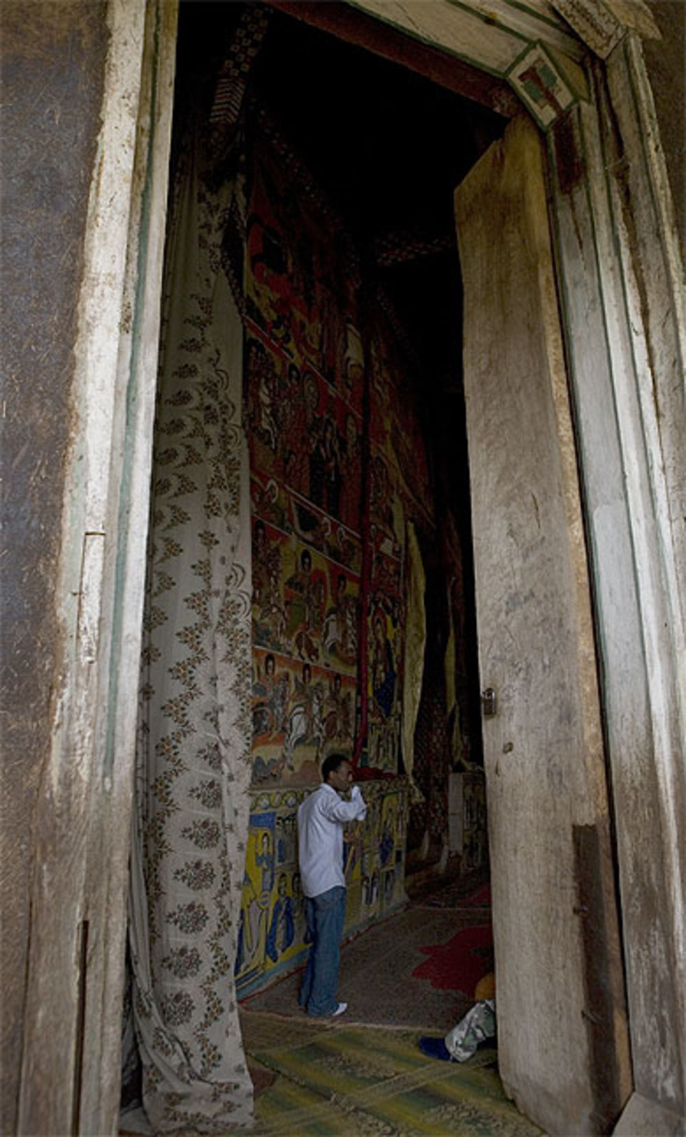 La porte du monastère