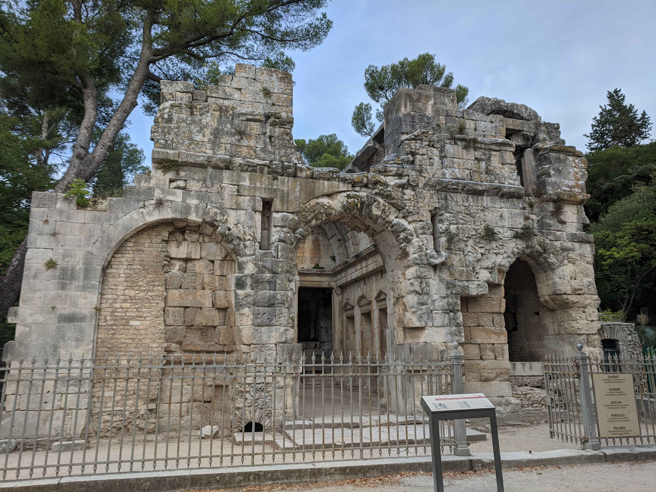 Temple de Diane, Jardins de la Fontaine, Nîmes : Jardins de la Fontaine