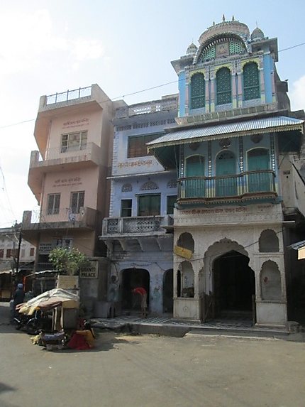 Belles façades à Pushkar