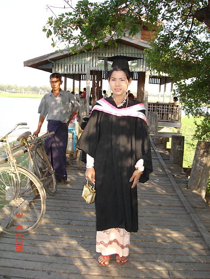 Une diplomée des hautes études en Birmanie