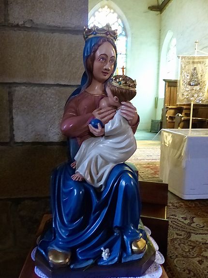 Ravissante statue Notre Dame de la Tronchaye 