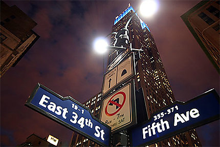 Empire State Building crossroad
