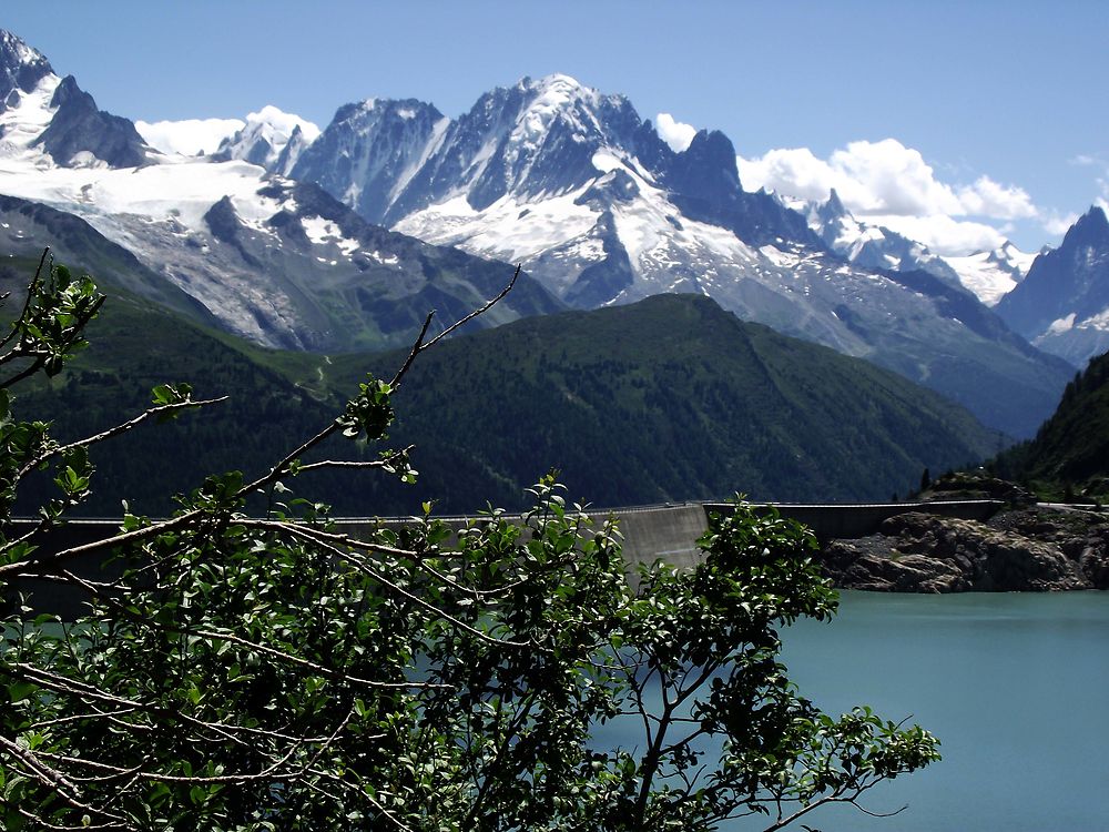 La chaine du Mt-blanc vue du barrage 