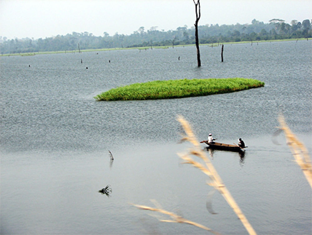 Pêcheurs en pirogue