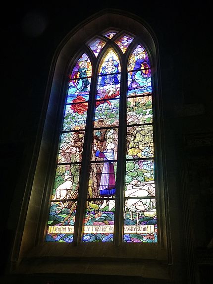 Vitrail de Notre Dame de la Tronchaye 