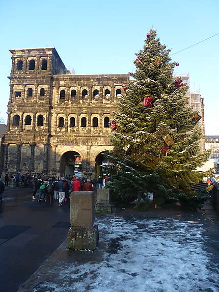 La Porta Nigra et le sapin de Noël