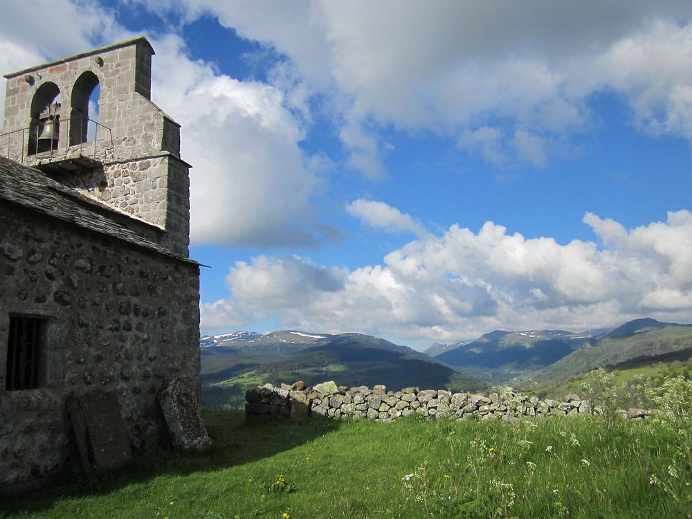 Monts du Cantal vus de la Chapelle Saint Antoine