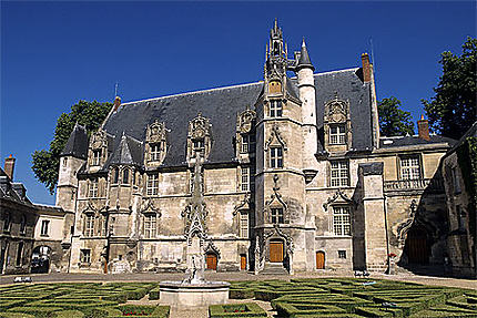 Ancien palais épiscopal, Beauvais