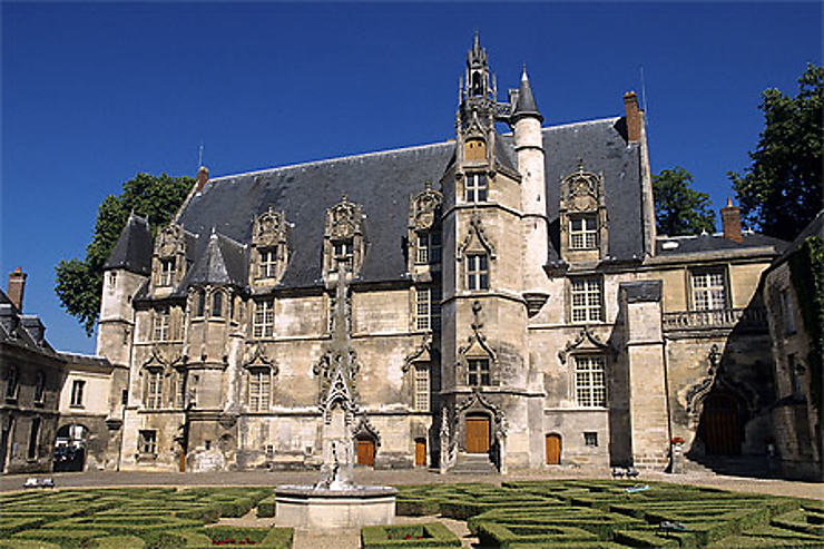 Palais épiscopal (Musée départemental)
