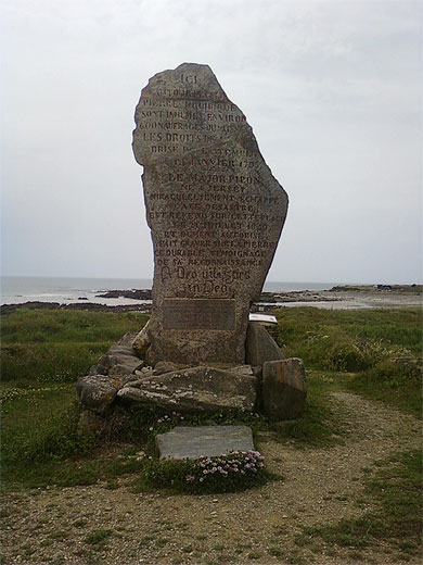 Menhir des Droits de l'Homme Menhir des Droits de l'Homme