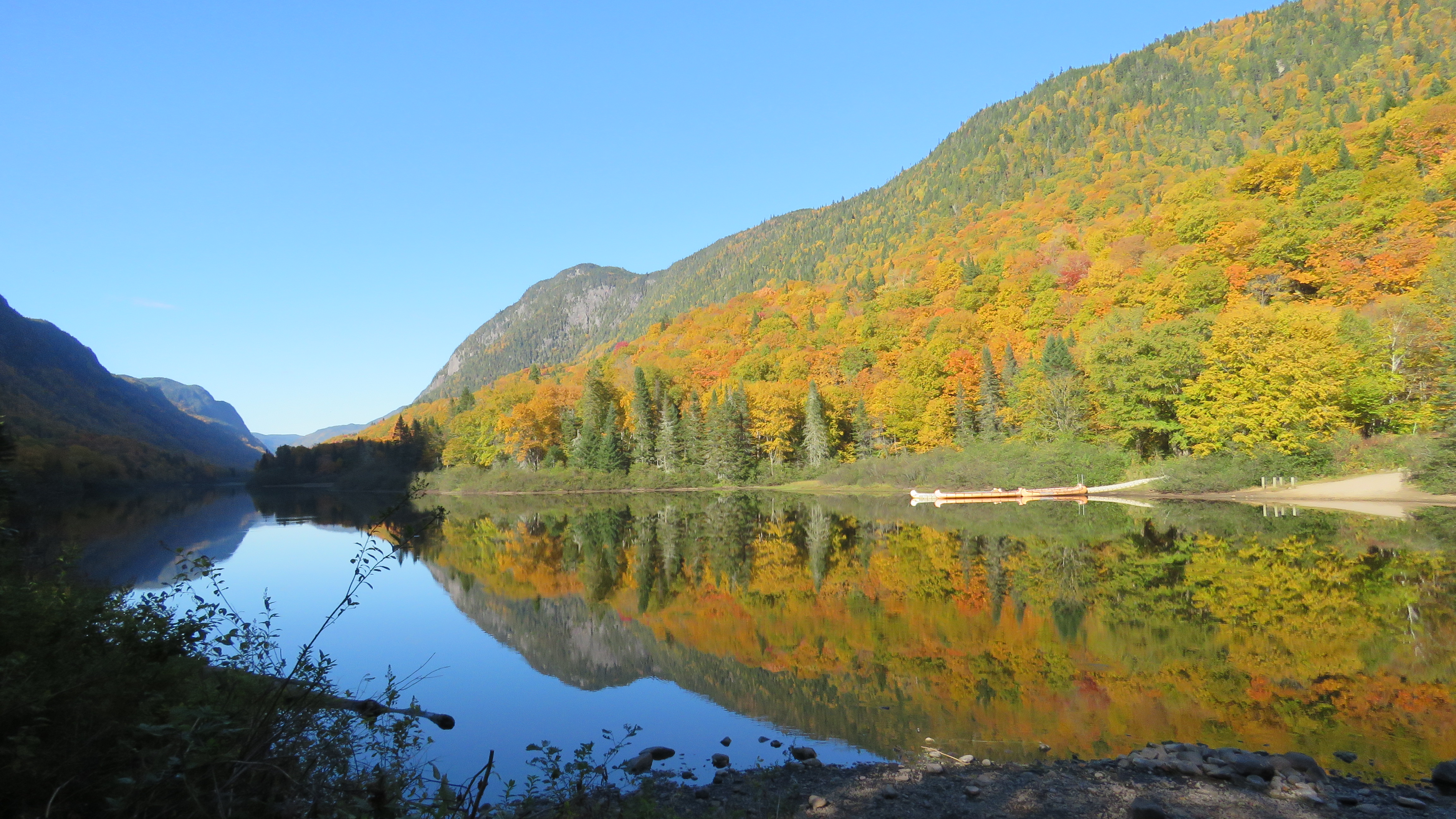 Couleurs d'automne sur la Jacques Cartier Couleurs d'automne sur la Jacques Cartier