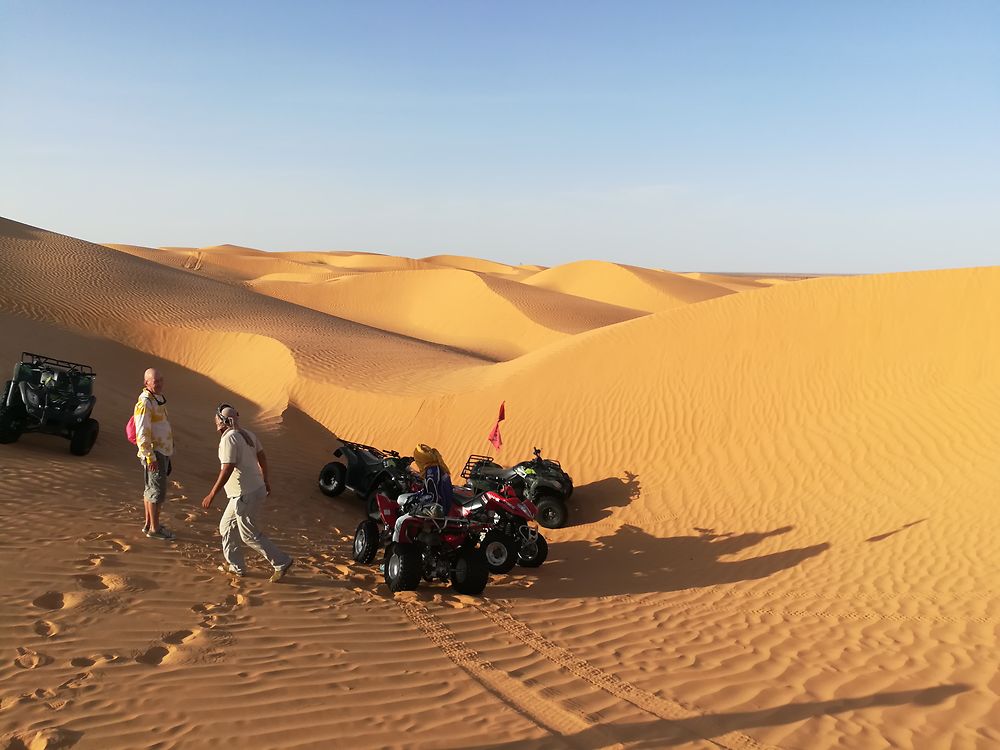 Quad dans le désert