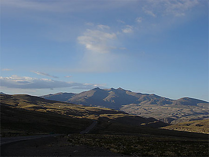 Aube sur les montagnes de Potosí