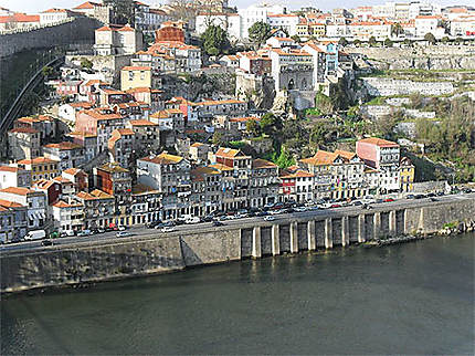 Quartier populaire le long du Douro