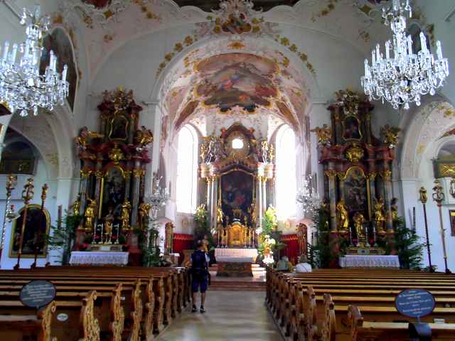 Intérieur de la belle église de Mittenwald Intérieur de la belle église de Mittenwald