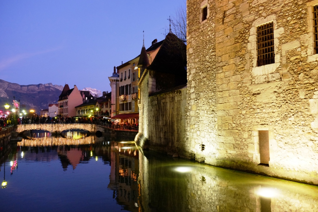 Le palais de l'isle au fond la Tournette : Palais de l'ÃŽle : Annecy