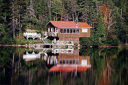 Cabane au bord du Lac