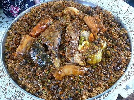 Tiéboudiène, plat typique sénégalais, à Mbour