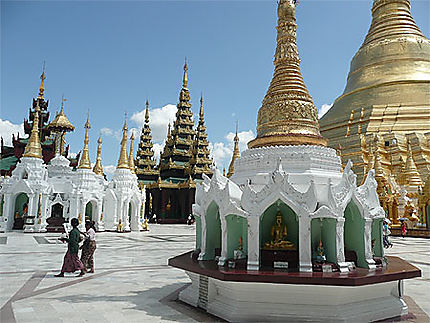 A la pagode Shwedagon