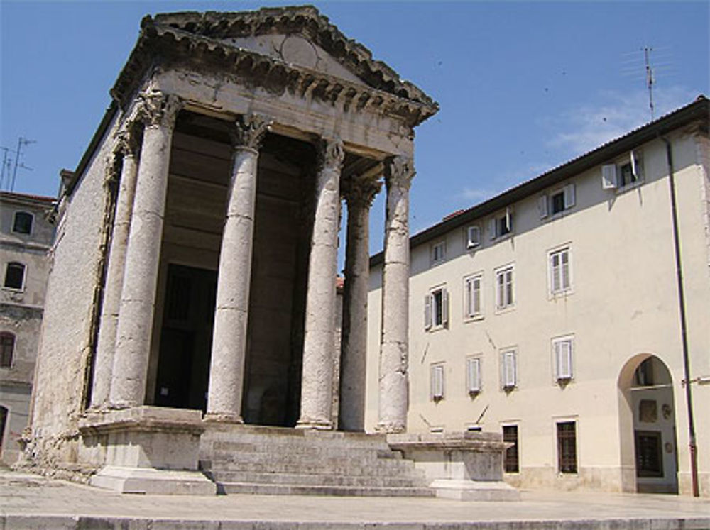 Le temple d'Auguste