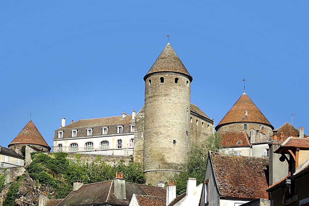 Le château fort avec ses tours