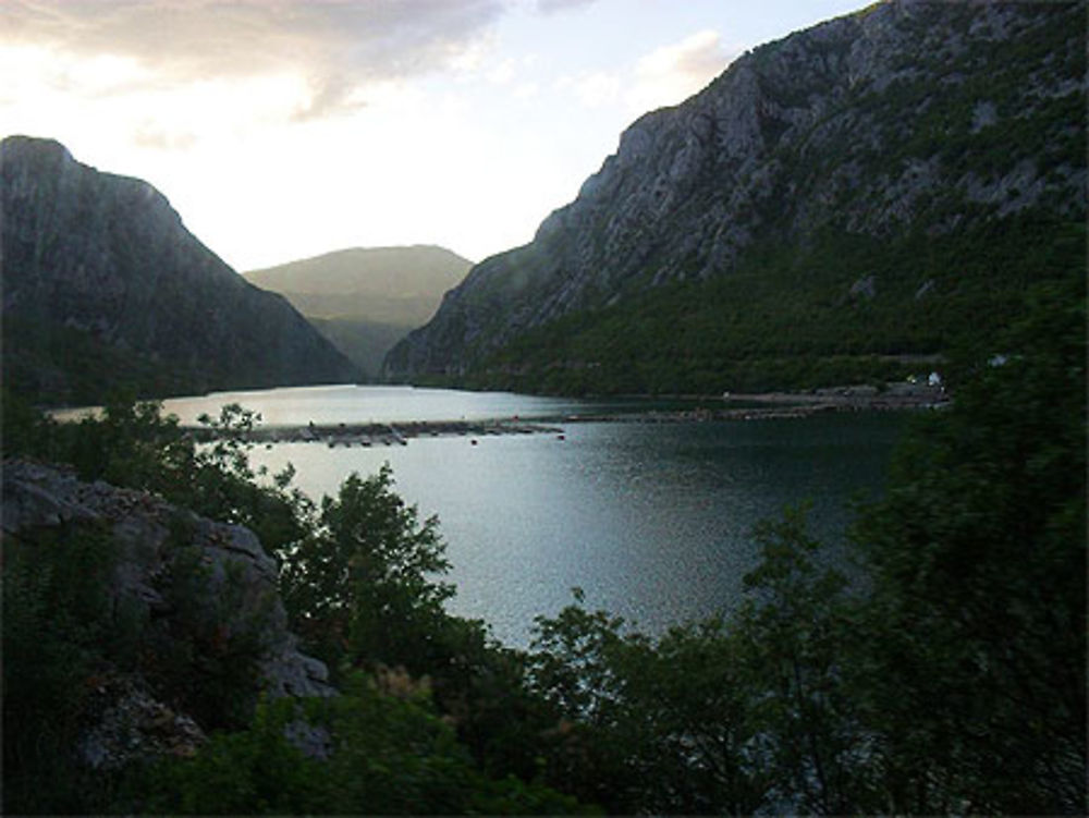 Un coucher de soleil dans les gorges de la Neretva