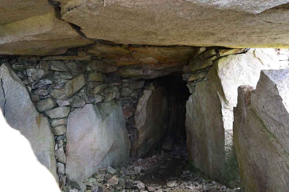 Intérieur des galeries du Grand Cairn de Barnenez 