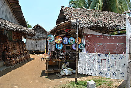 Artisanat dans le village de Nosy Komba