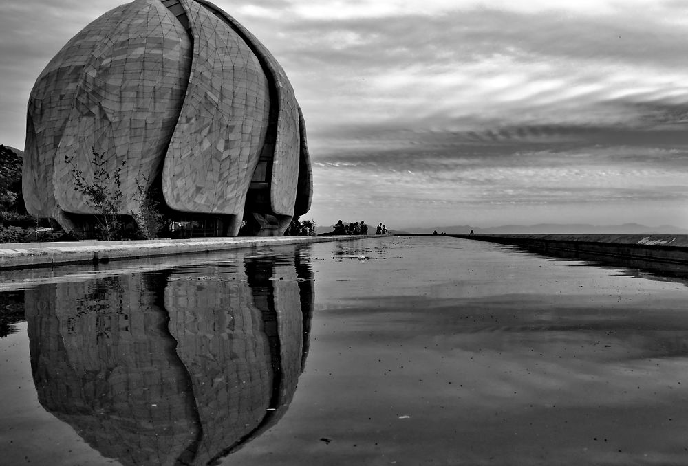 Reflet Temple Baha i