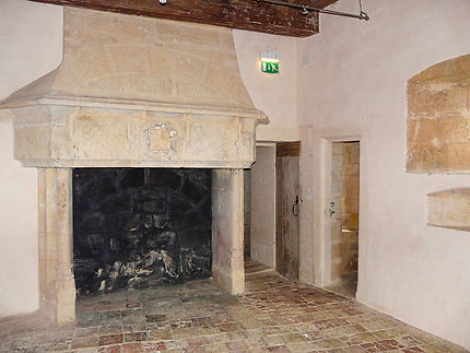Cheminée intérieure du Château de Biron
