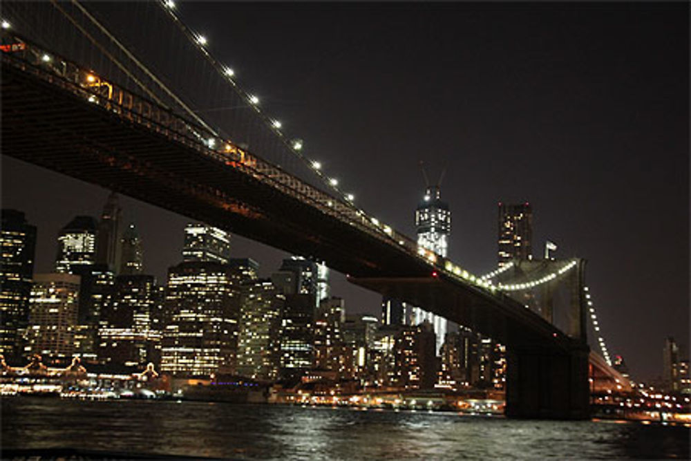 Pont de Brooklyn la nuit