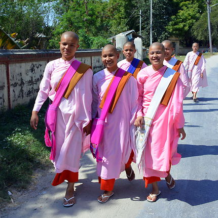 Les jeunes moines