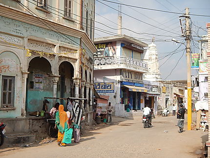 Petite place avant le passage de la Sonthliya Gate