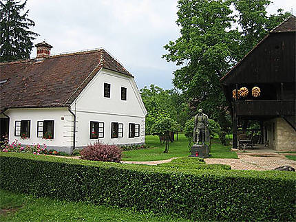 KUMROVEC village musée