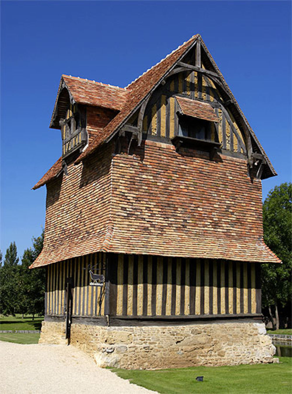 Colombier, château, Crèvecoeur-en-Auge