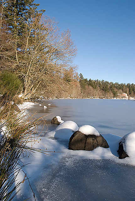 Le lac du Bouchet sous la neige