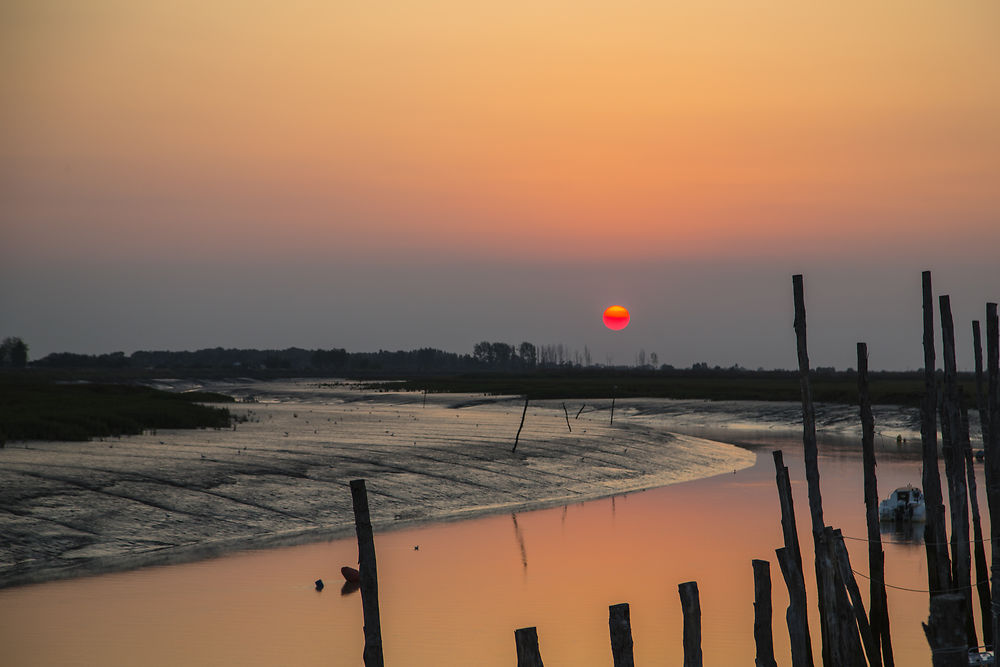 Coucher de soleil sur Le Lay à L'Aiguillon/s/mer