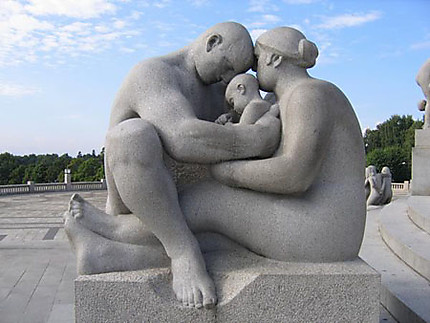 Statue couple-enfant au Vigeland Park