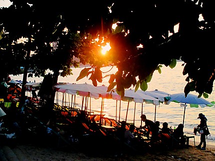 Un soir sur la plage de Pattaya