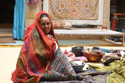 Dans un atelier textile à Jaisalmer