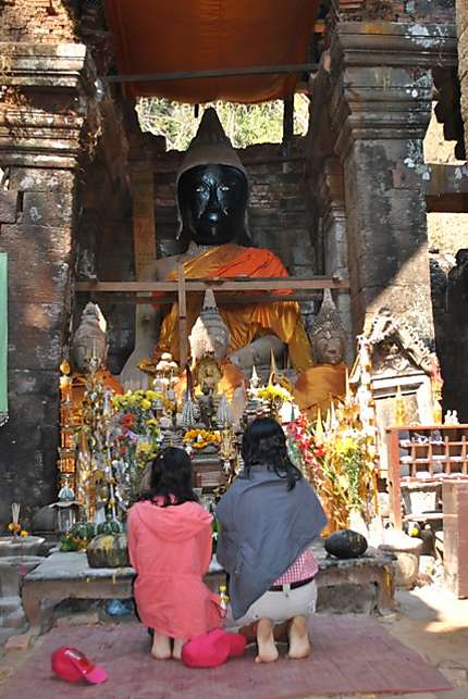 Recueillement à Wat Phou
