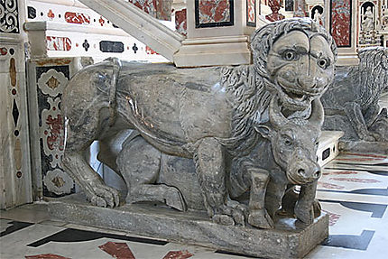 Les lions de la cathédrale de Cagliari