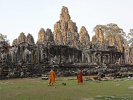 Deux moines à Angkor Thom