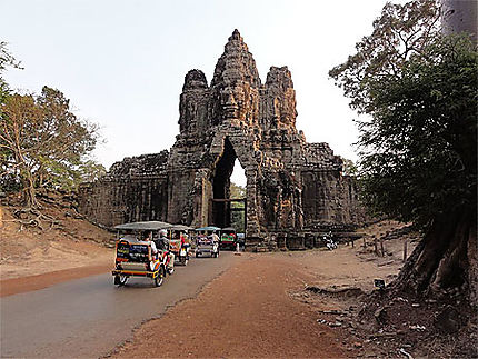 Défilé de tuk-tuk à Angkor Thom