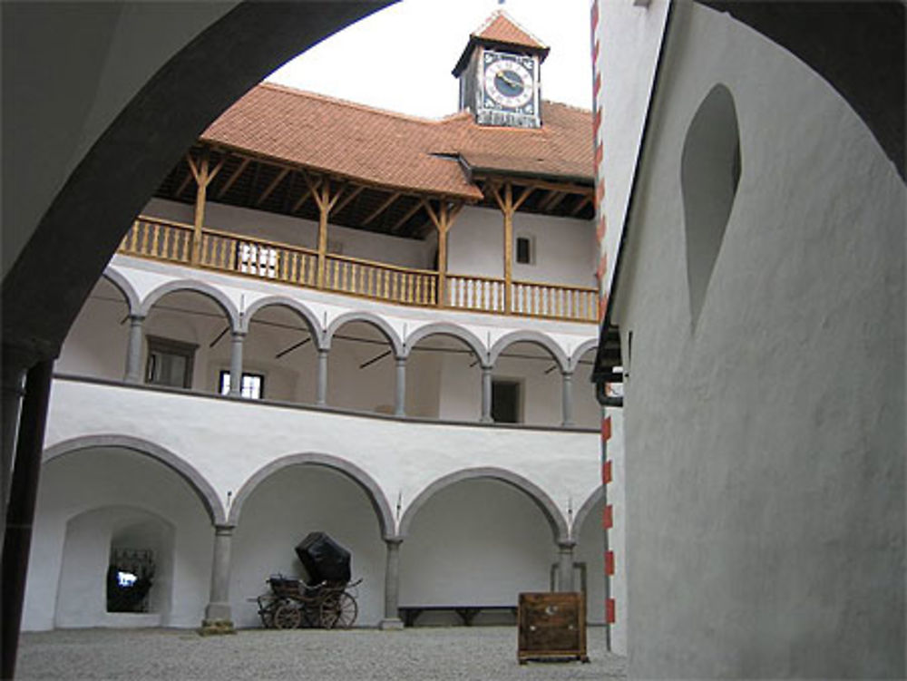 VELIKI TABOR la cour du château